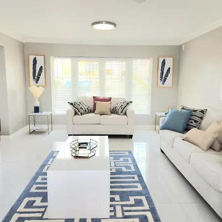 Brand New Luxurious Townhouse In Negril Villa